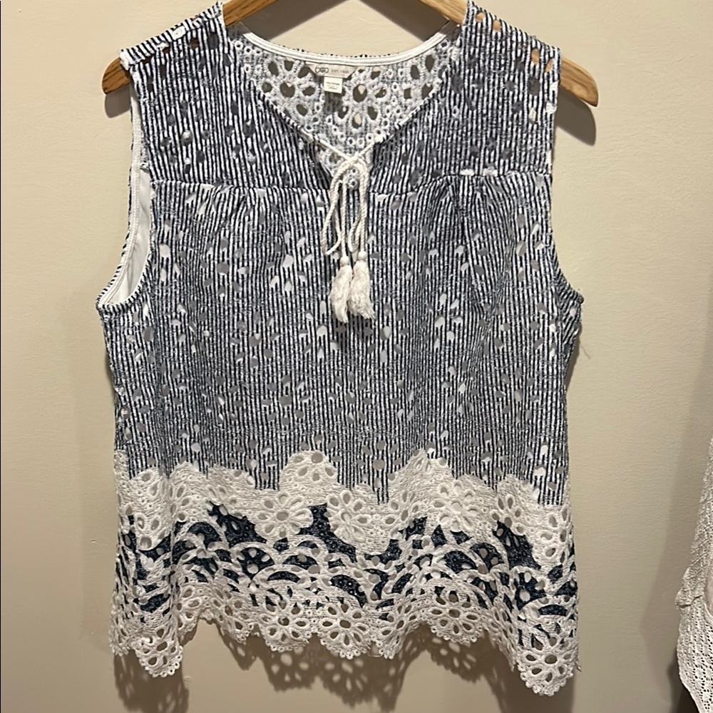 Cato Sleeveless Navy and White Lace Trim Women's Top Size 18/20 W